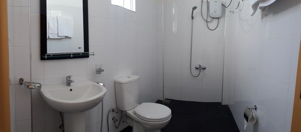 undefined Silver Candy Inn 8