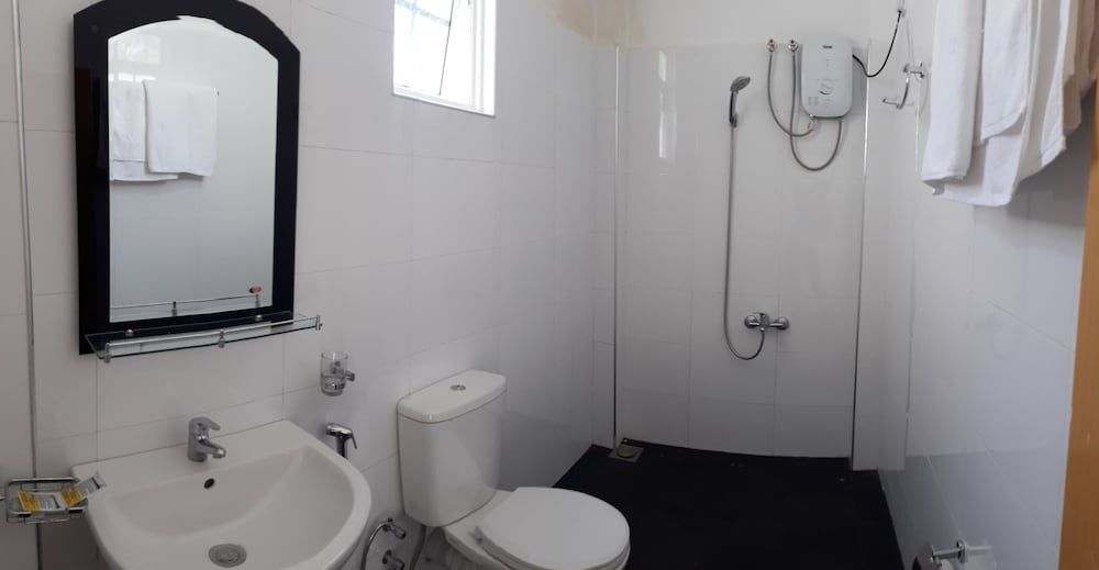 undefined Silver Candy Inn 9