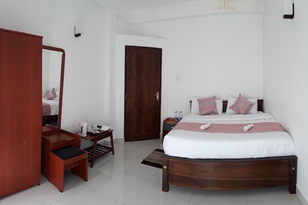 undefined Silver Candy Inn 2