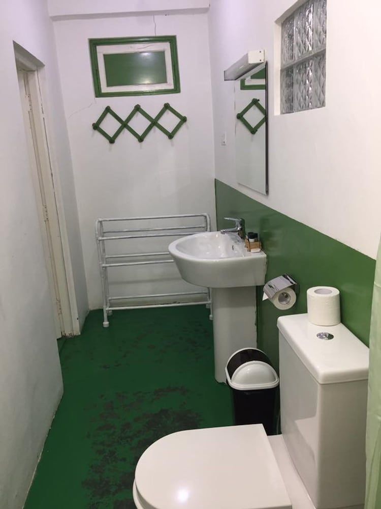 The Rivendell - Hostel Deluxe Queen Room (Budget Room ) 6