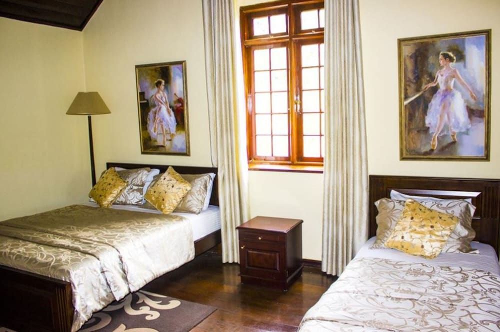 undefined Brockenhurst Villa 4