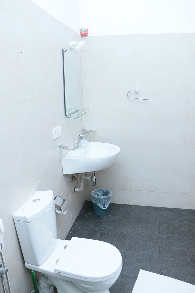 Ruvidee Villa Deluxe Triple Room 4