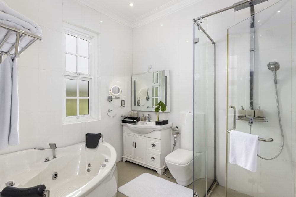 The Westbury Palace Prestige Deluxe Room 6