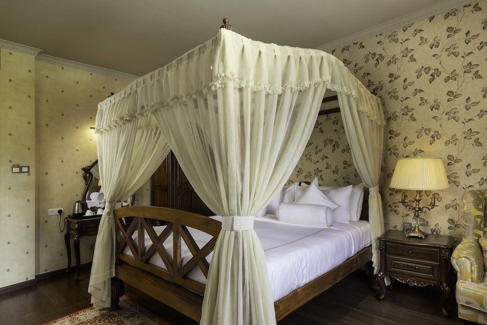 The Westbury Palace Prestige Deluxe Room 5