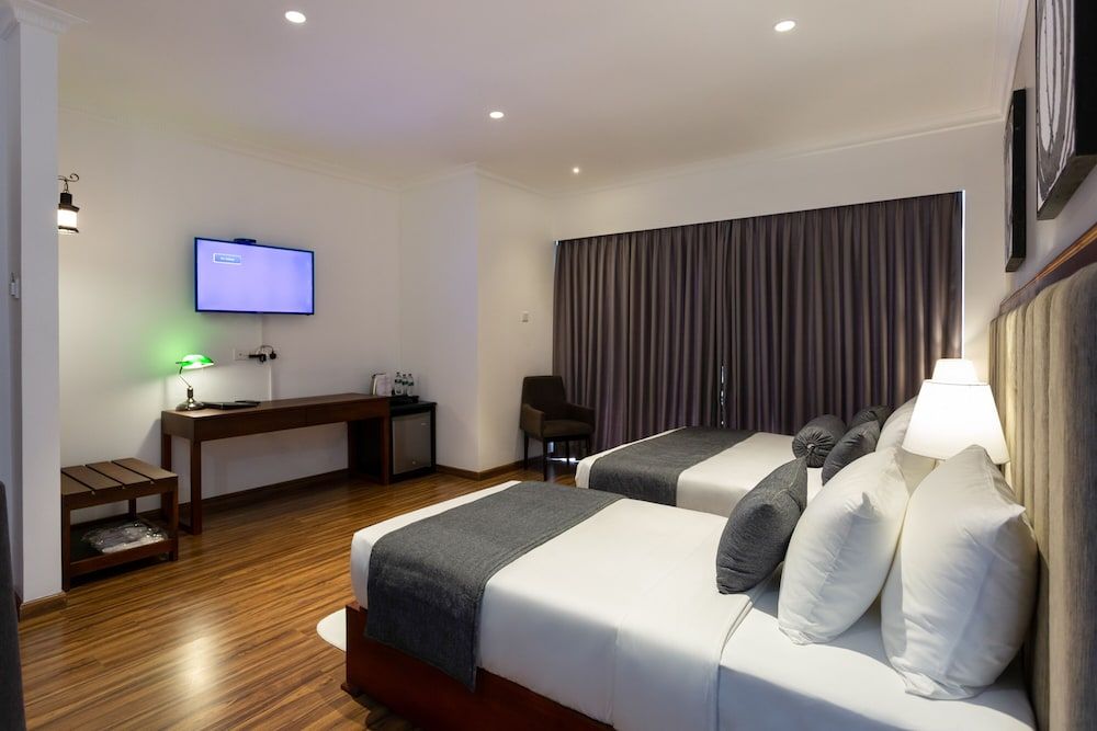 Hotel Grand Turf Deluxe Triple Room, Multiple Beds, Balcony 2