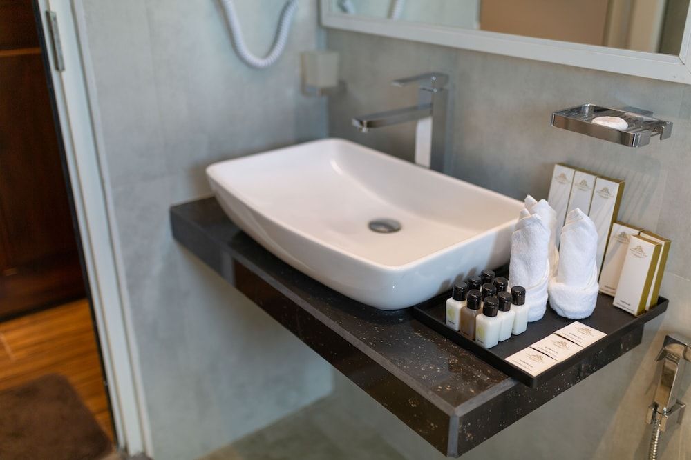 Hotel Grand Turf Deluxe Triple Room, Multiple Beds, Balcony 6