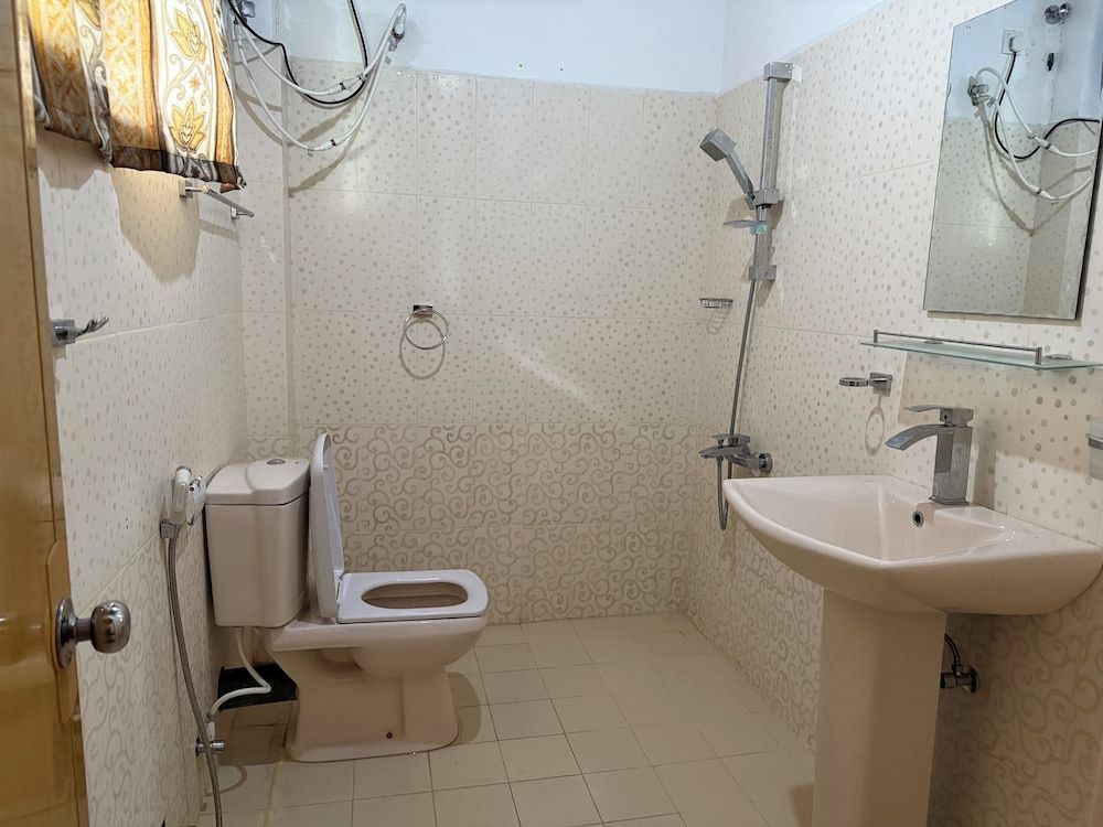 Oviya Guest Comfort Triple Room 12