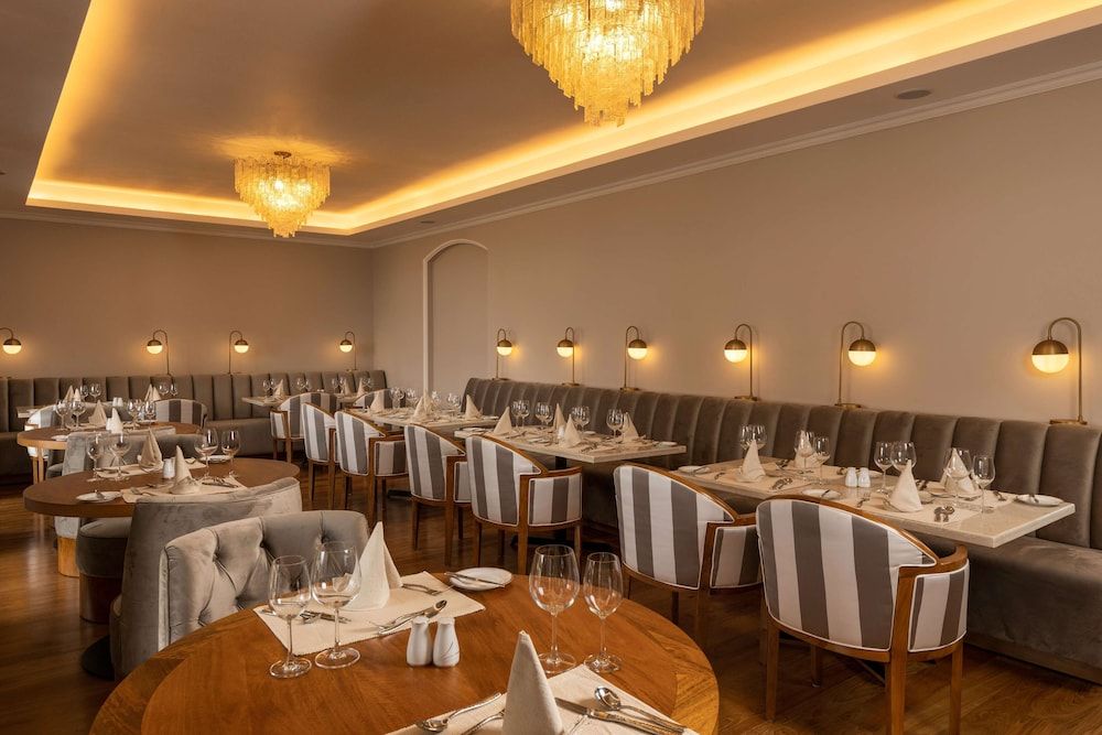 undefined The Bellwood Manor 8