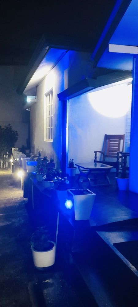 undefined Zion White House 8