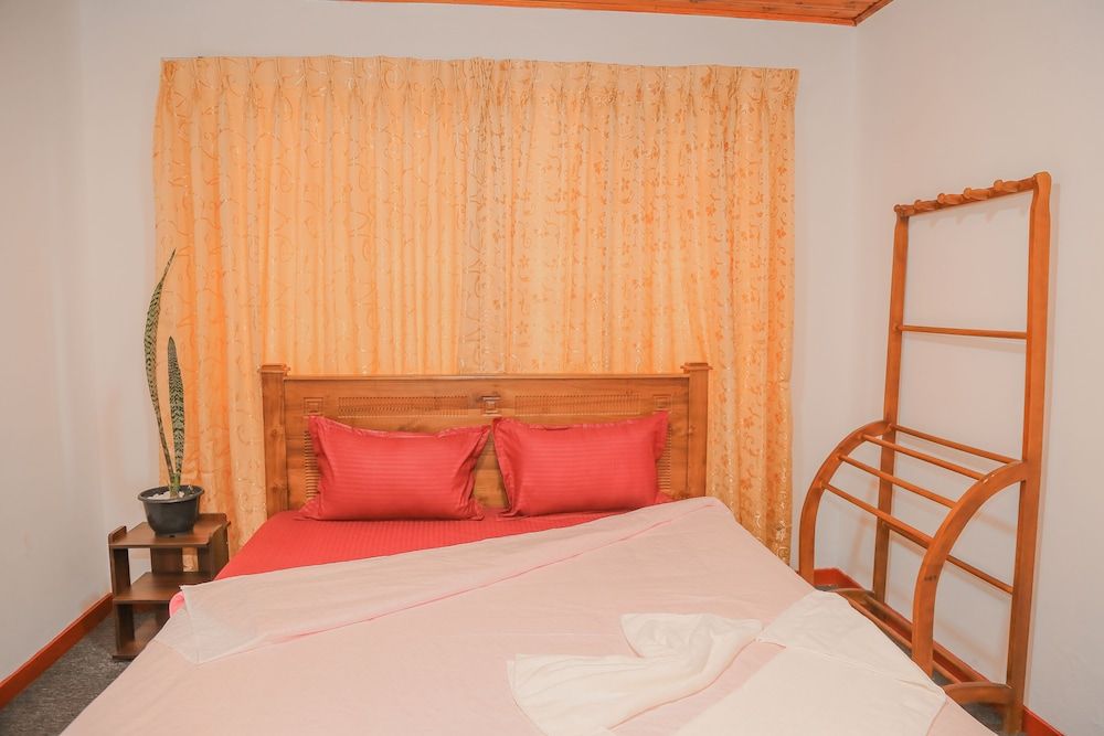 undefined Royal Guest Inn