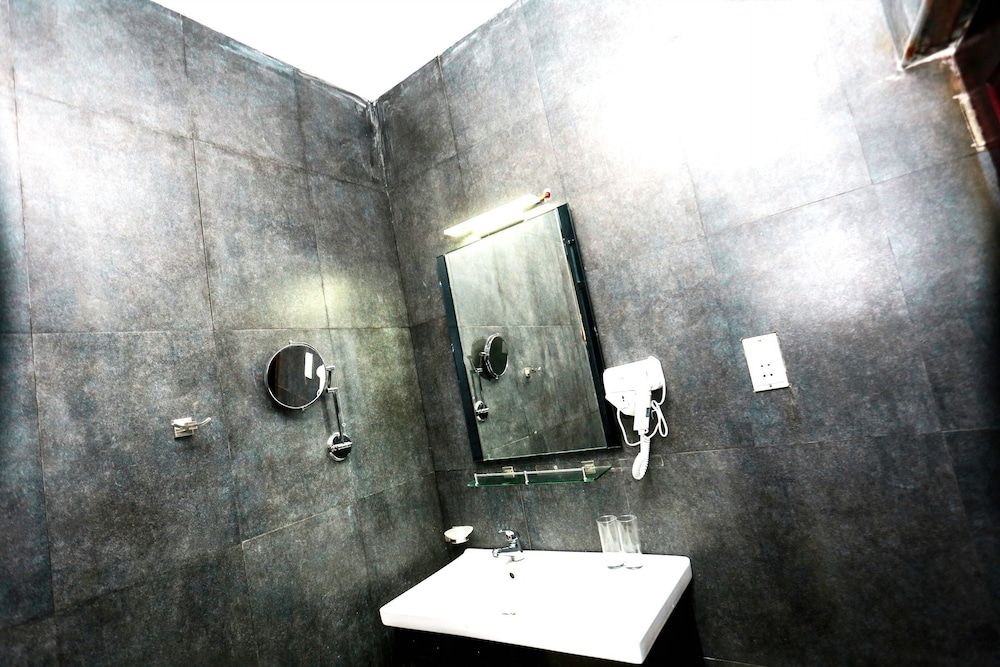 Kestrels Colombo Standard Double Room, 1 Queen Bed 4