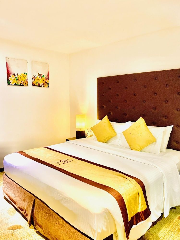 undefined City Hotel Colombo 02 9