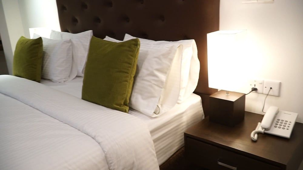 undefined City Hotel Colombo 02 4