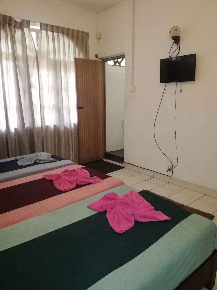 undefined Hotel Relax On Torrington 2