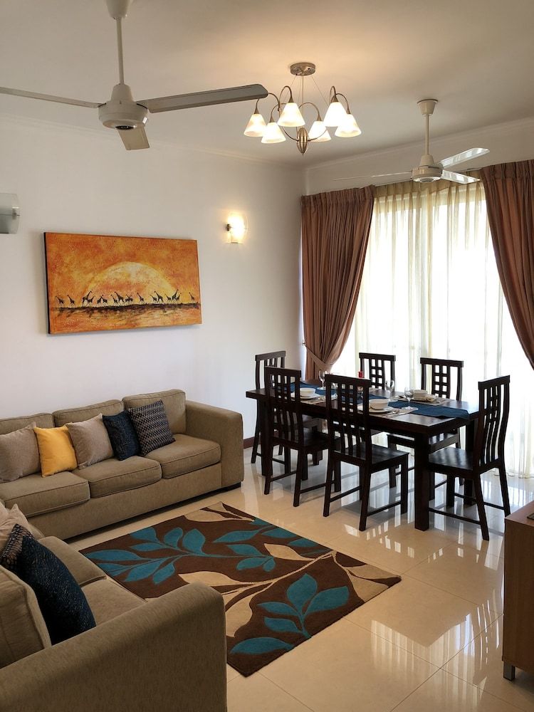 Hedges Court Residencies Town Hall- 2 Bed Room Apartment Exclusive Apartment, Multiple Beds, City View 7