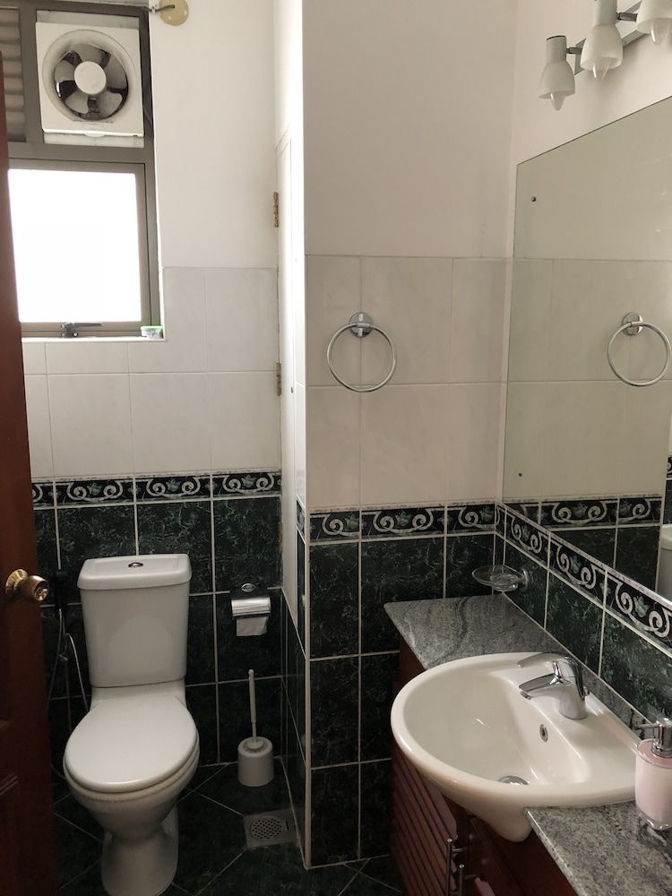 Hedges Court Residencies Town Hall- 2 Bed Room Apartment Exclusive Apartment, Multiple Beds, City View 4