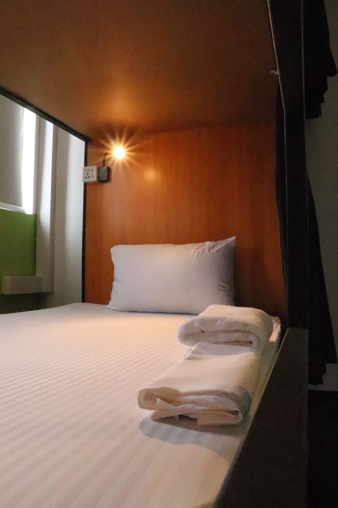 undefined Miracle City Inn Hostel 8