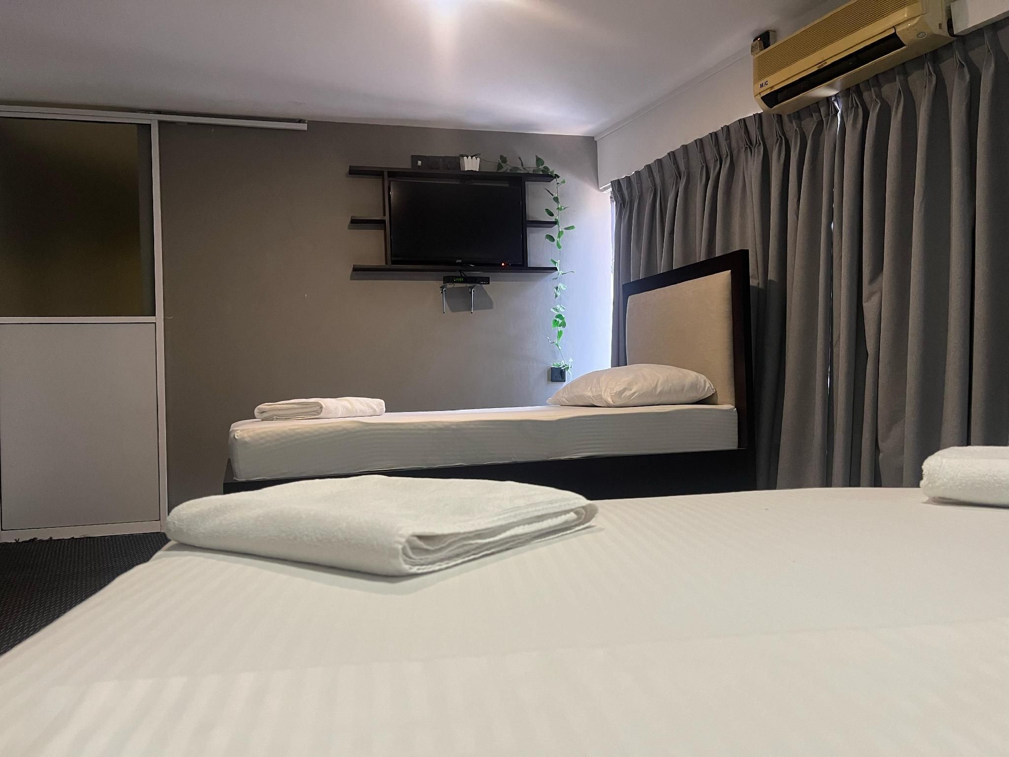 undefined Miracle City Inn Hostel 6