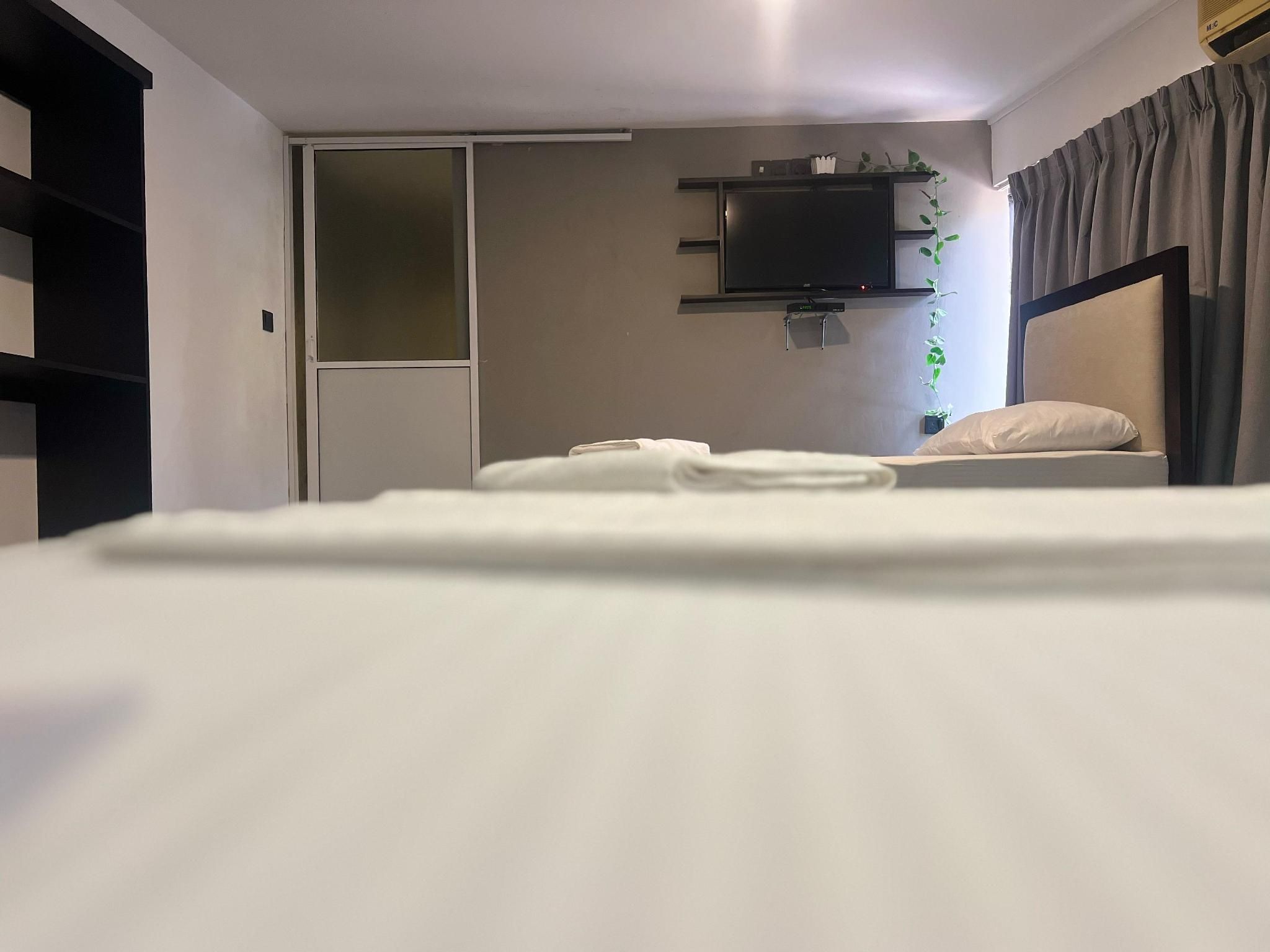 undefined Miracle City Inn Hostel 6