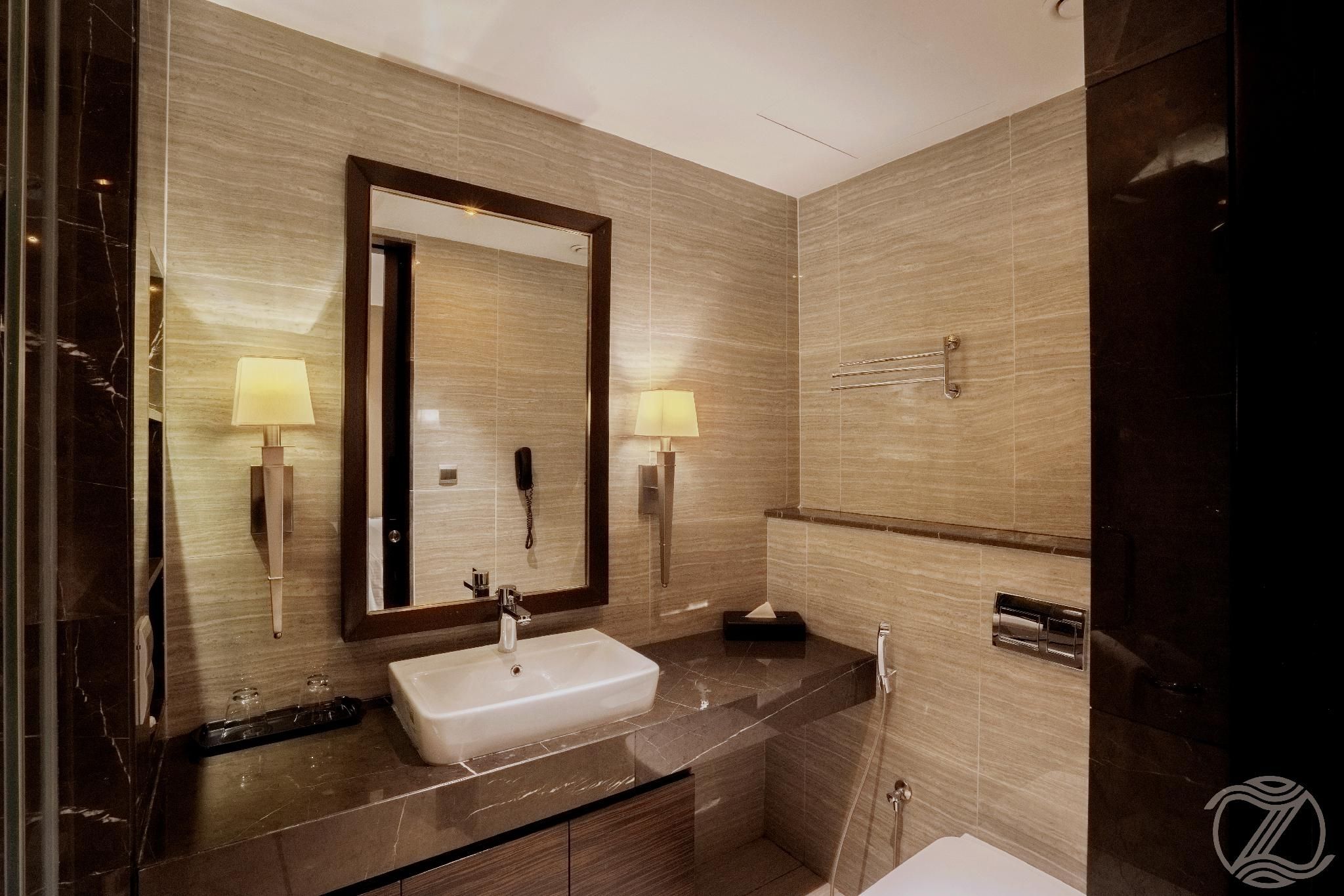 Zest Metropole Deluxe Double Room 18