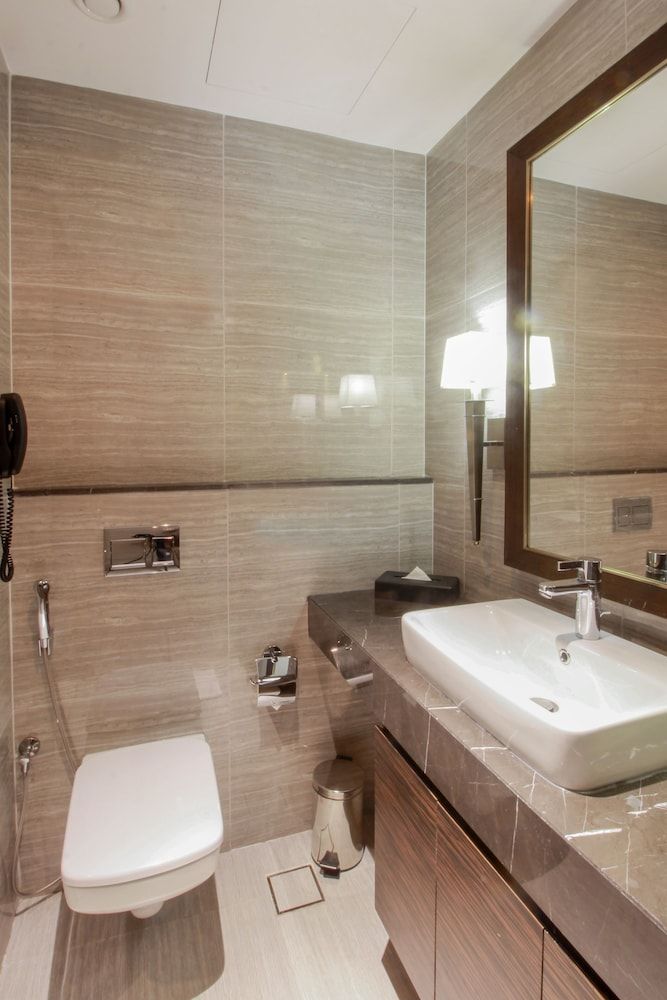 Zest Metropole Deluxe Double Room 9