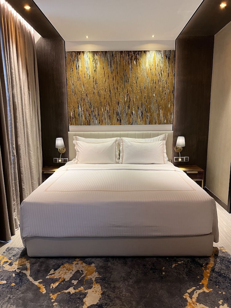 Zest Metropole Deluxe Double Room 2