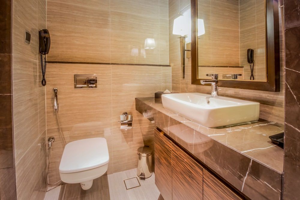 Zest Metropole Deluxe Double Room 8