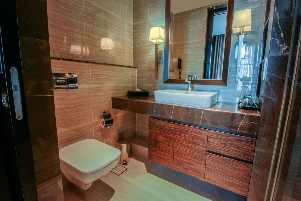 Zest Metropole Deluxe Double Room 12