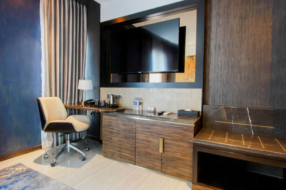 Zest Metropole Deluxe Double Room 13