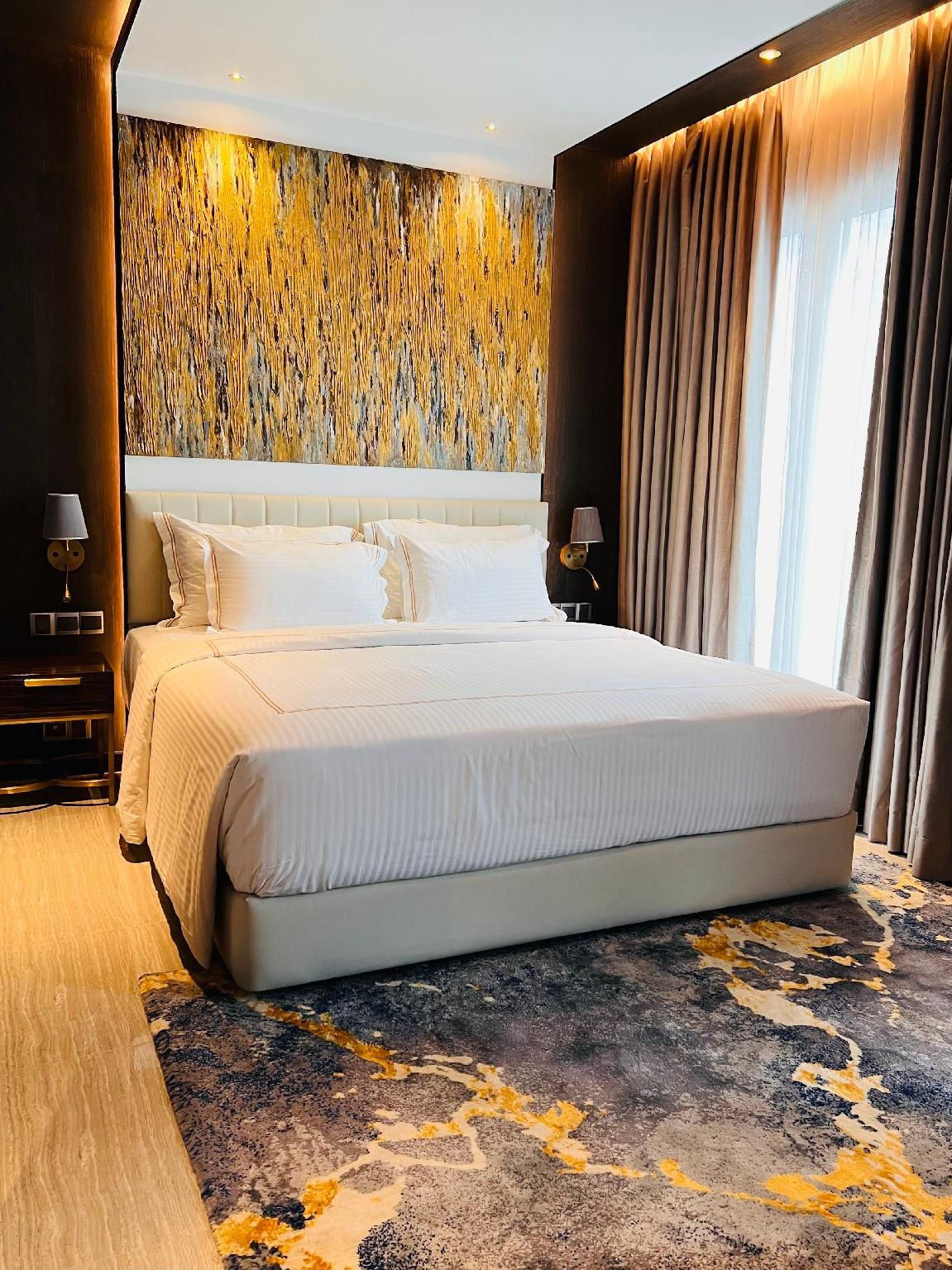 Zest Metropole Deluxe Double Room 5