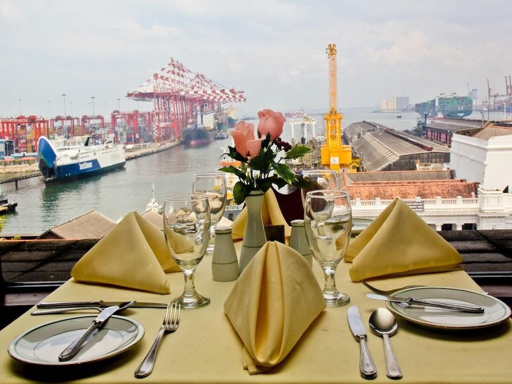 undefined Grand Oriental Hotel 6