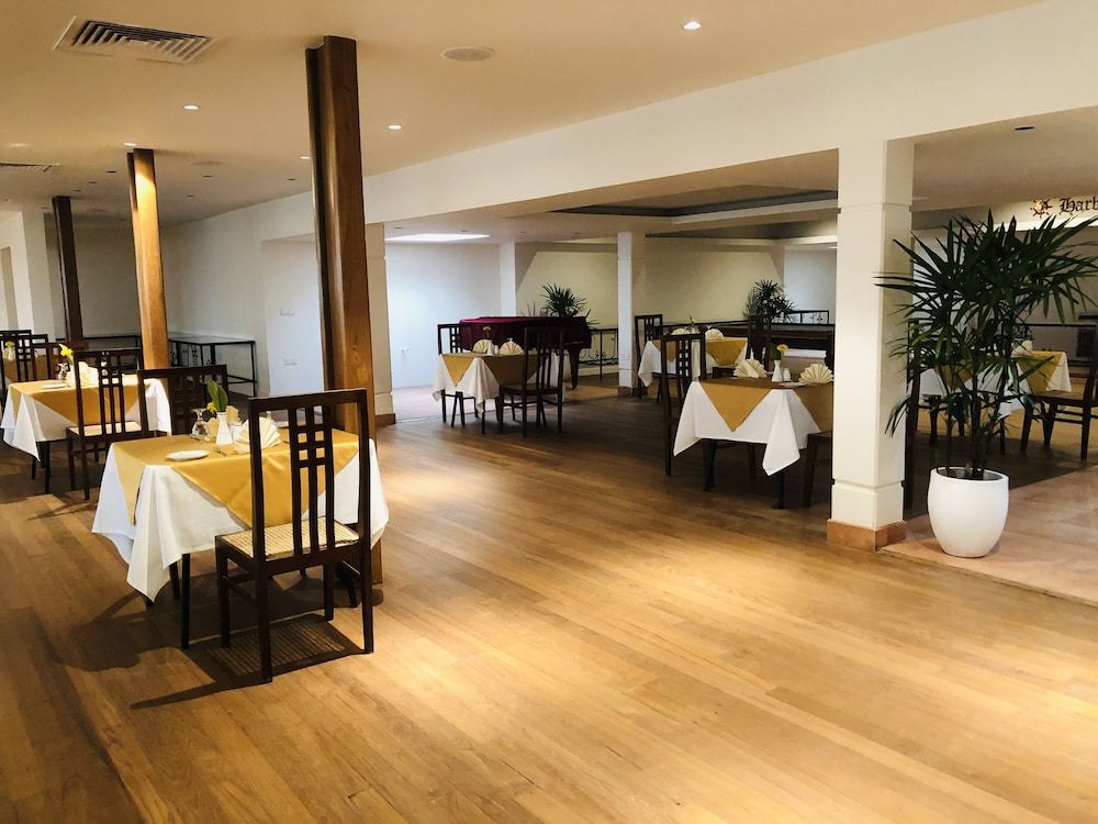 undefined Grand Oriental Hotel 2