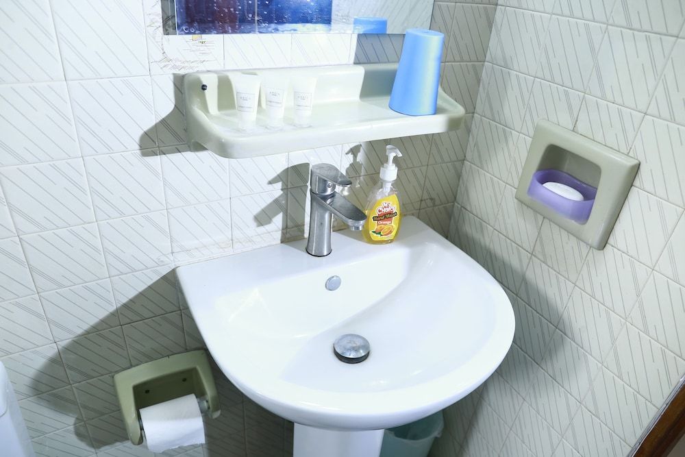 Oasis Colombo Deluxe Double Room 4