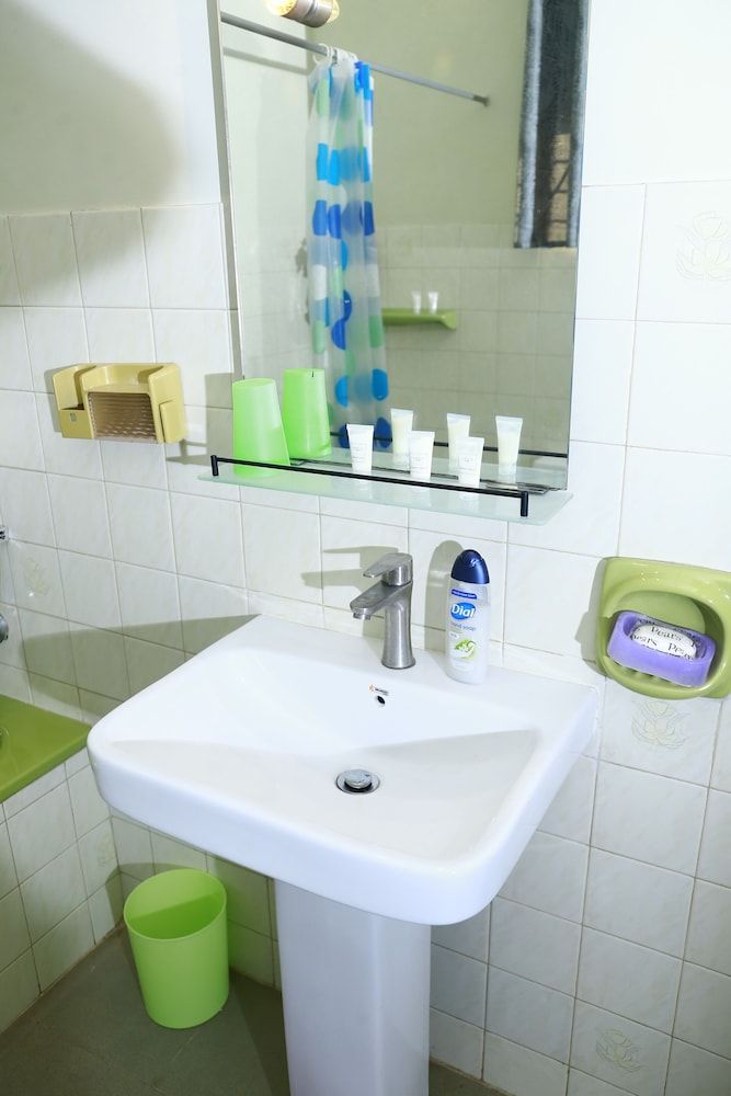 Oasis Colombo Deluxe Triple Room 7