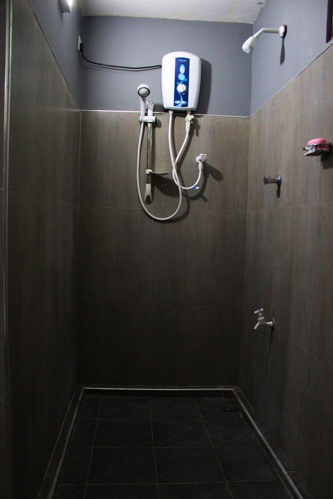 Sigiriya Lahiru Homestay Standard Triple Room 10