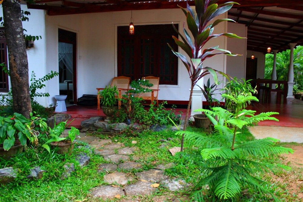Sigiriya Lahiru Homestay Standard Triple Room 11