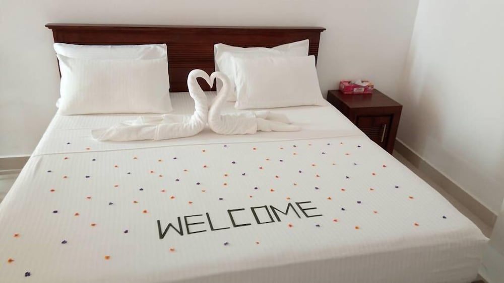 Sanu Lagoon Resort & Spa Deluxe Double Room, 1 King Bed, Lagoon View, Poolside 4