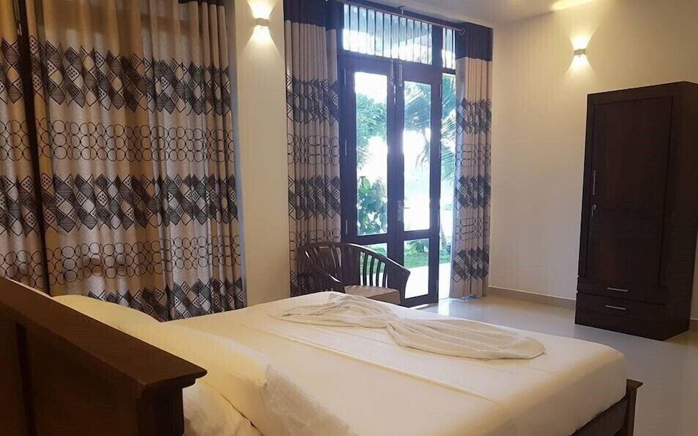 Sanu Lagoon Resort & Spa Deluxe Double Room, 1 King Bed, Lagoon View, Poolside 6