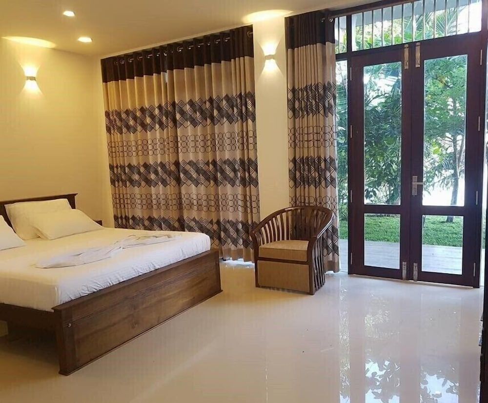 Sanu Lagoon Resort & Spa Deluxe Double Room, 1 King Bed, Lagoon View, Poolside 7