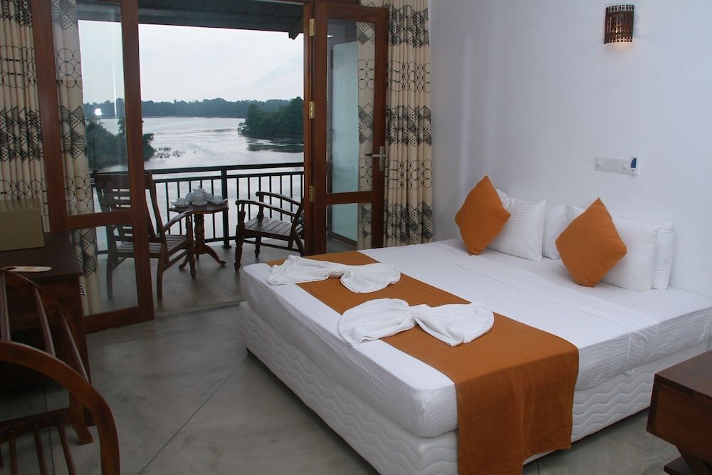 Sanu Lagoon Resort & Spa Deluxe Double Room, Lagoon View, Poolside 3