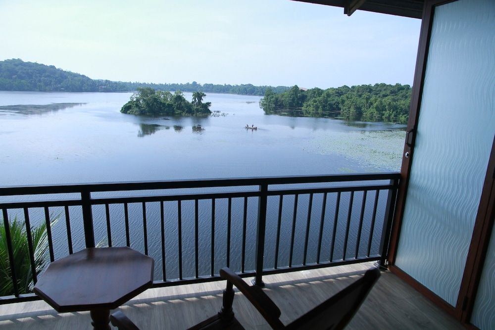 Sanu Lagoon Resort & Spa Deluxe Double Room, Lagoon View, Poolside 6