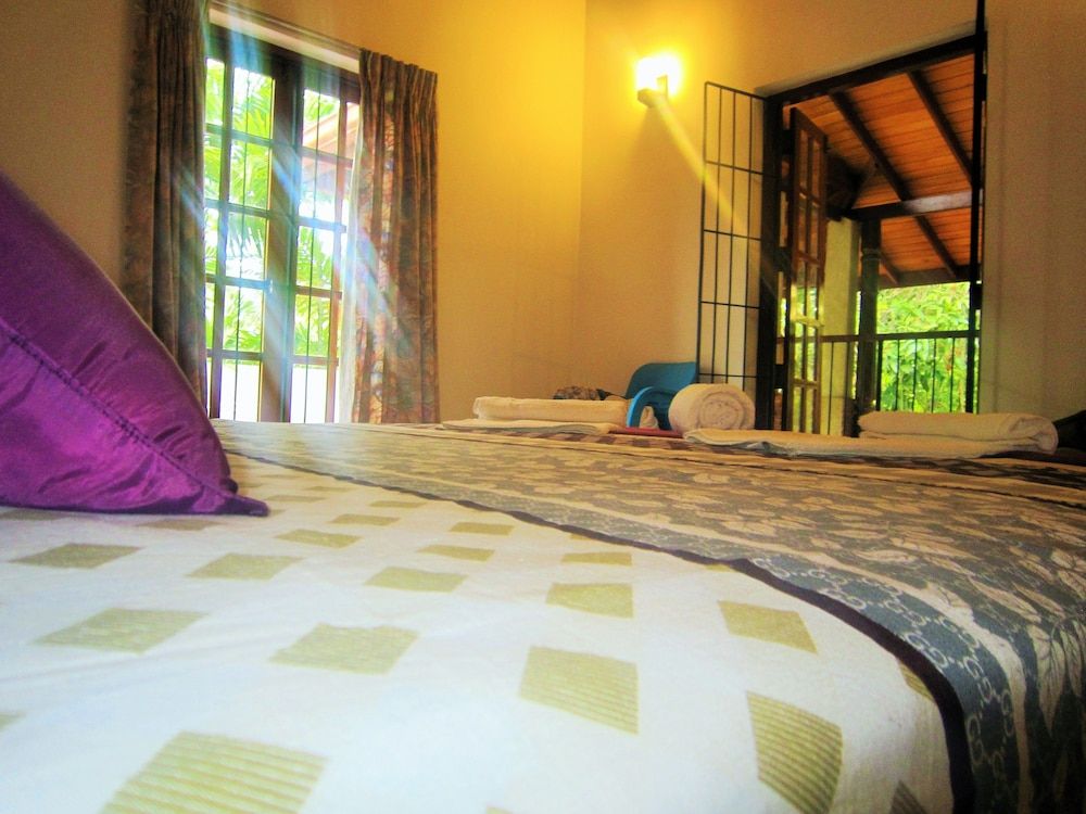Ceylon Hostel - Colombo Int Airport Deluxe Double Room, 1 Queen Bed, Non Smoking
