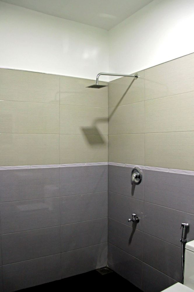 Ronaka Airport Transit Hotel Deluxe Double Room 13