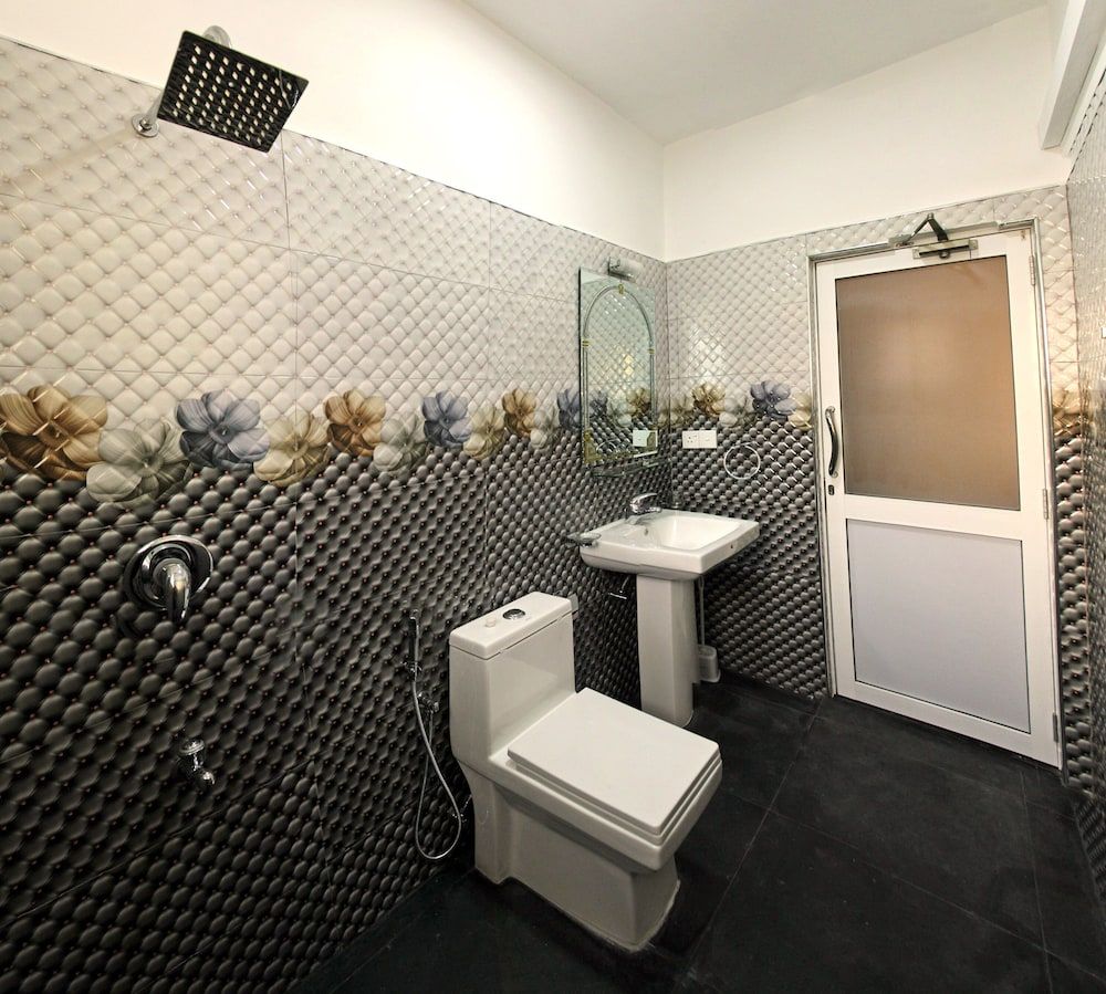 Ronaka Airport Transit Hotel Deluxe Double Room 12