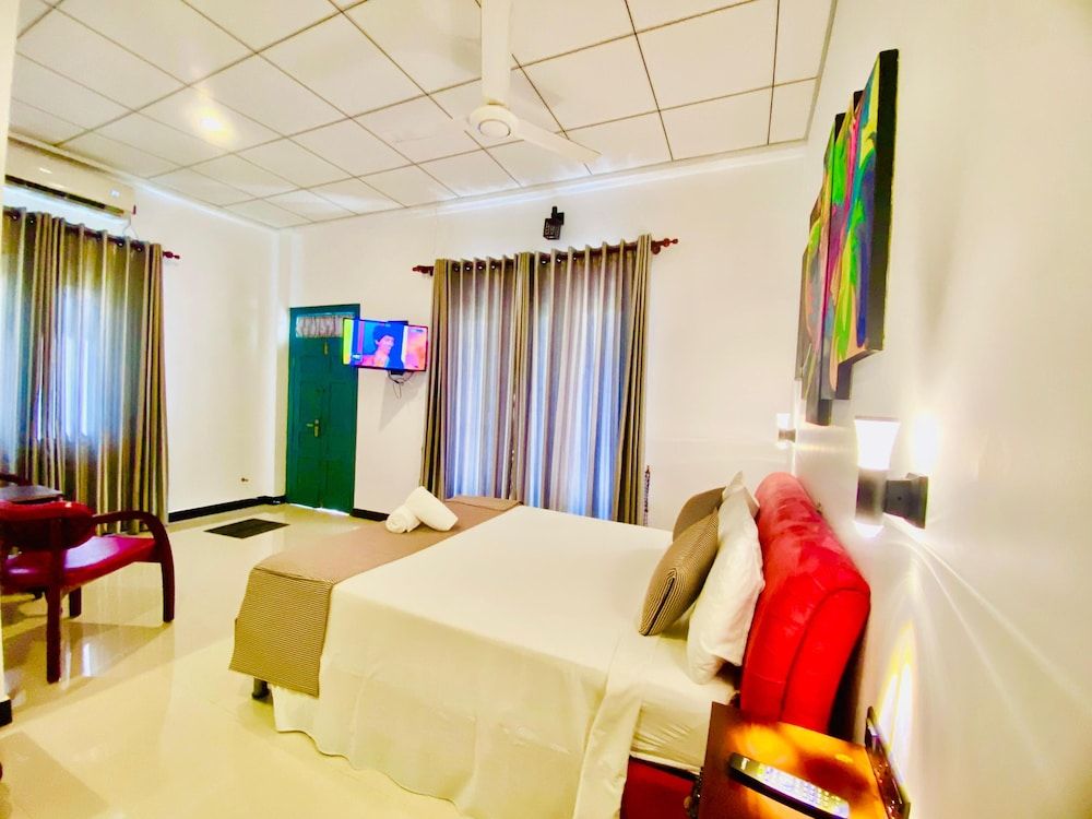 Vimanra Hotel Deluxe Double Room, Mixed Dorm, Non Smoking, Pool View 6