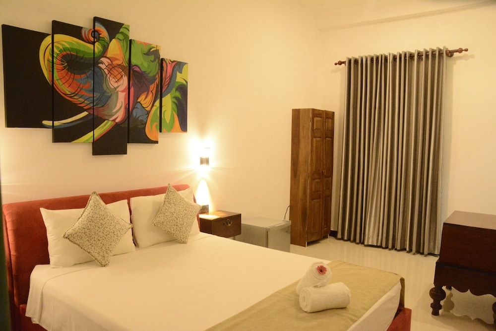 Vimanra Hotel Deluxe Double Room, Mixed Dorm, Non Smoking, Pool View 2