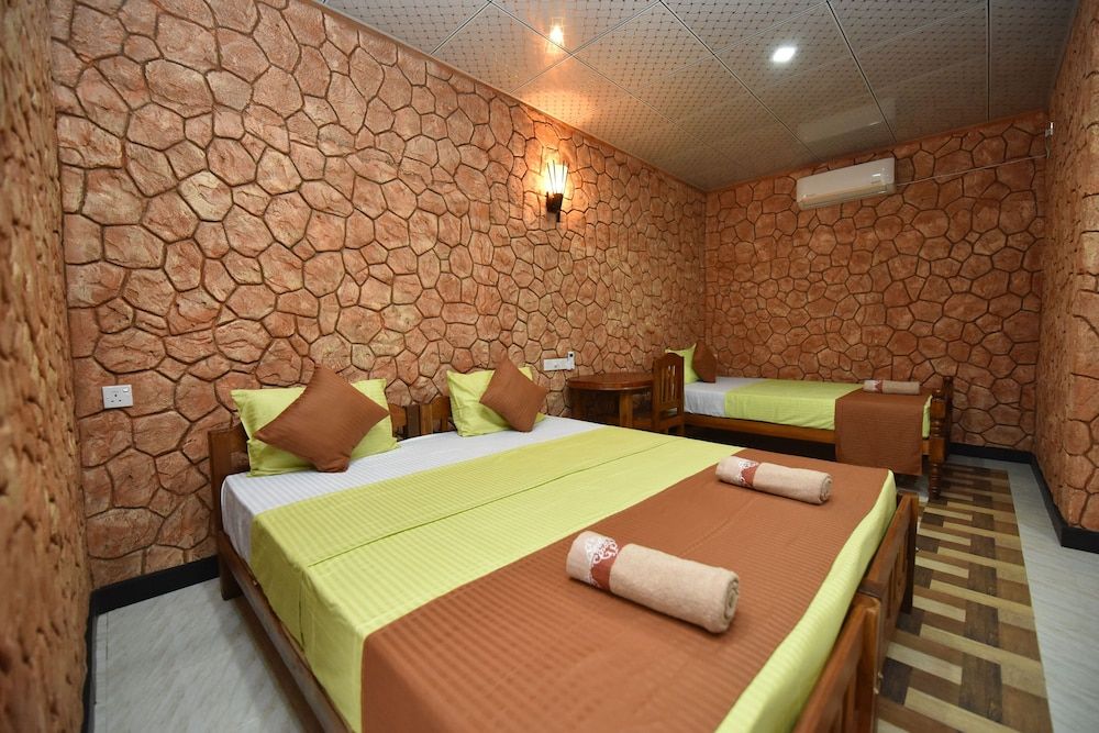 The Summer Resort Family Room 2