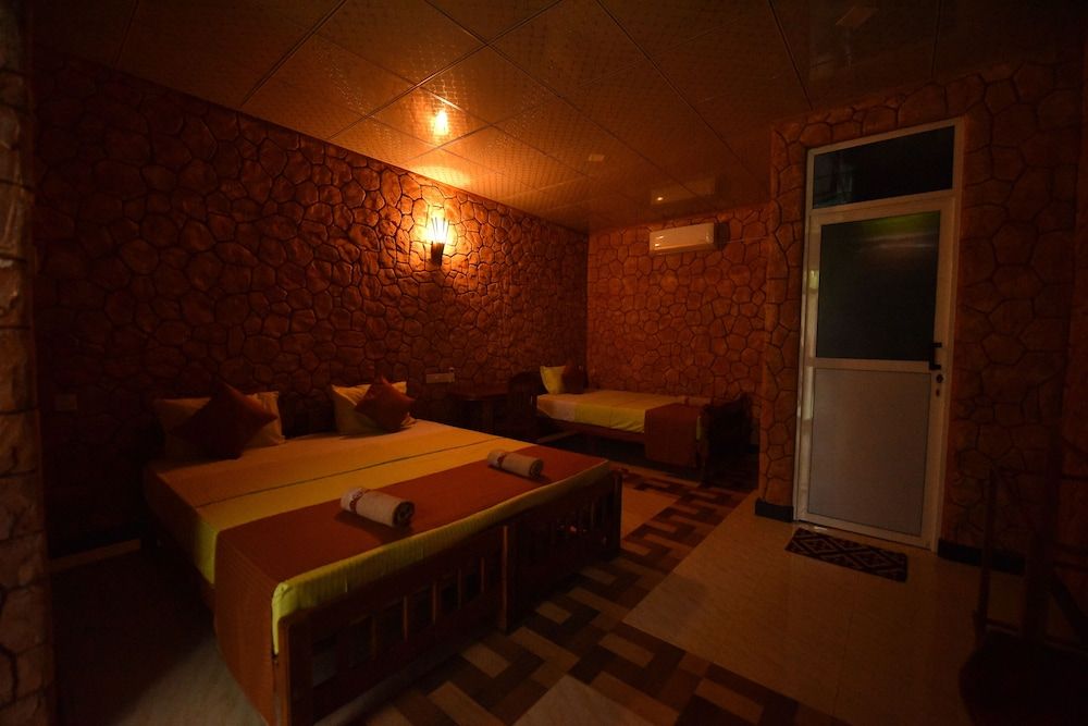 The Summer Resort Family Room 6