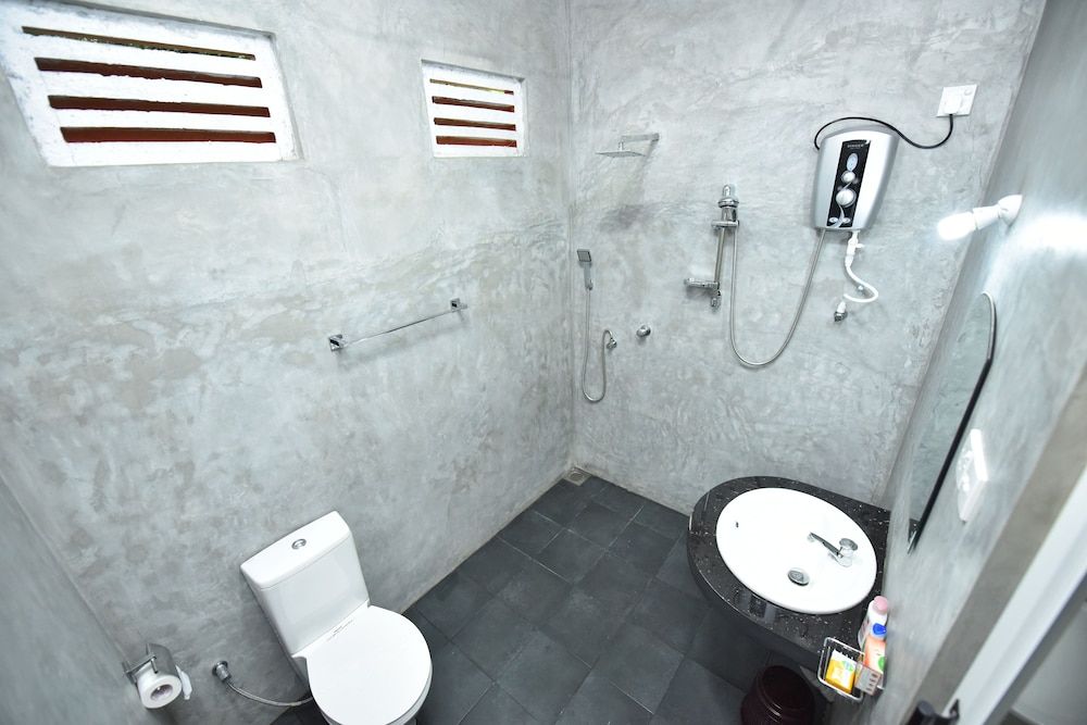 The Summer Resort Family Room 5