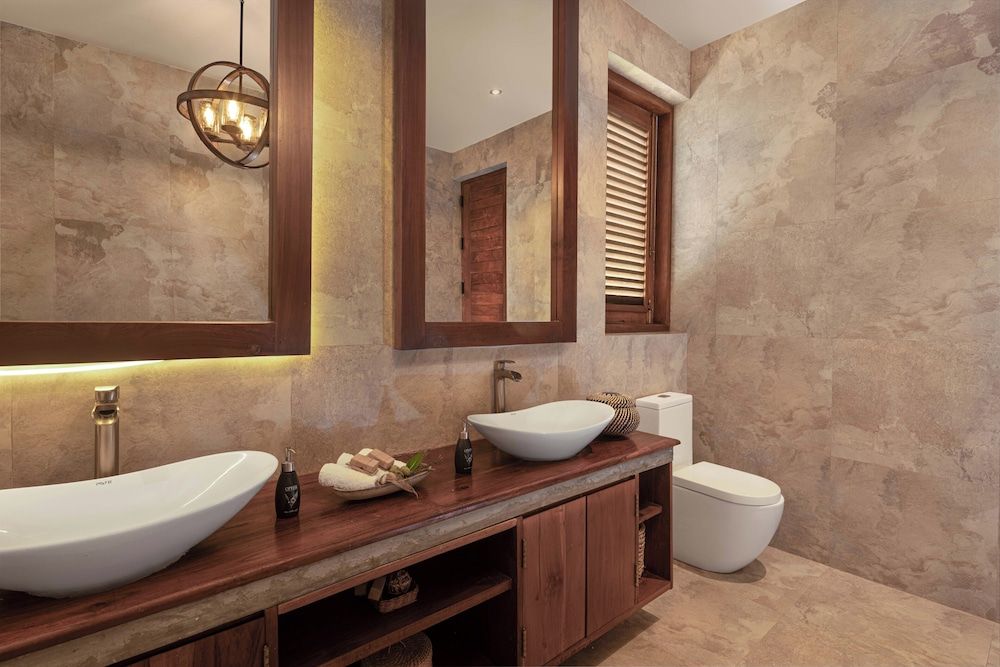 Villa Blu Master Suite with Bathtub 7